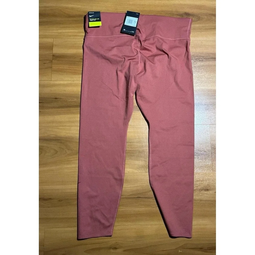 Womens NWT Nike One Luxe Tight Fit Dri-FIT Athletic Capri Leggings
